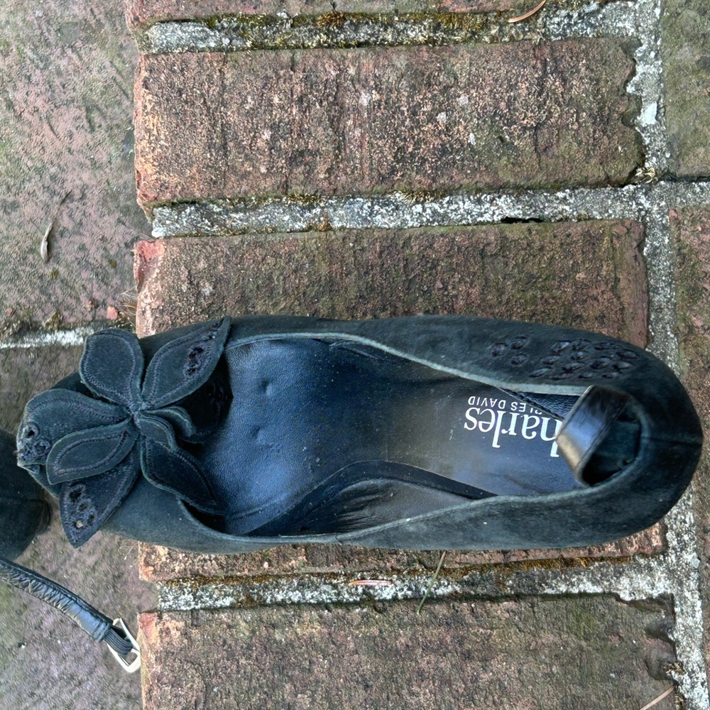 Charles David Black Wedge Heels - Picture 2 of 11